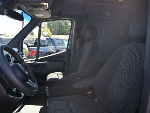 Used 2019 Mercedes-Benz Sprinter 144 image 18