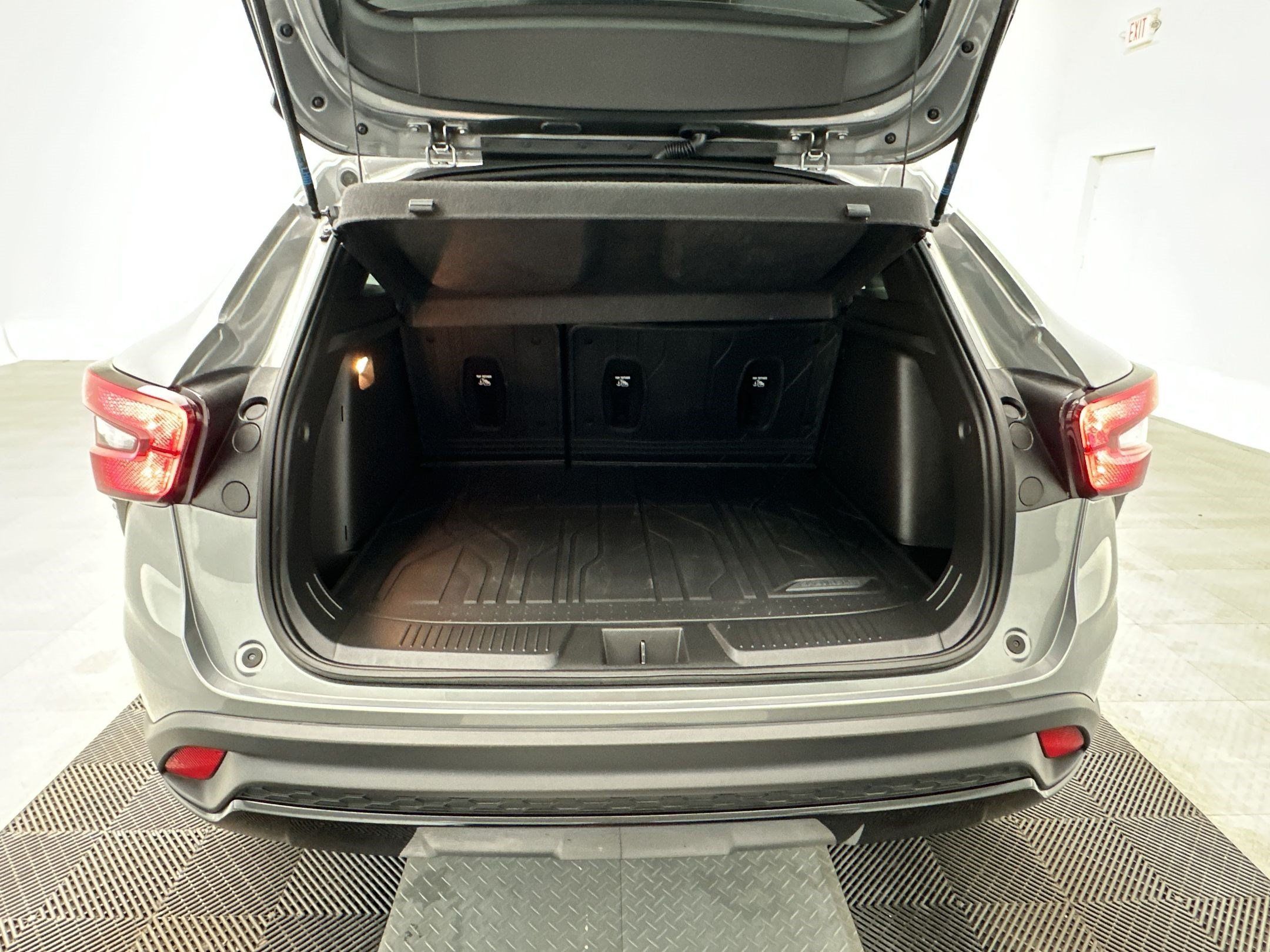 Certified 2026 Chevrolet Trax RS w/ Sunroof Package FWD image 25