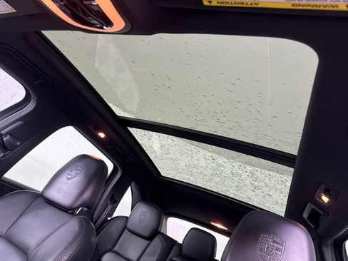 Used 2014 Porsche Cayenne Platinum Edition AWD/4WD image 21