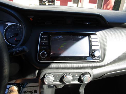 Used 2024 Nissan Kicks S image 15