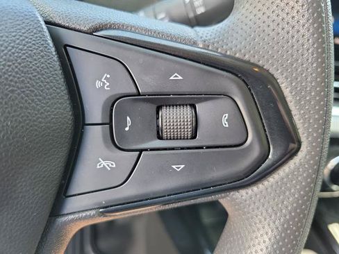 Used 2025 Chevrolet Trax LT FWD image 18