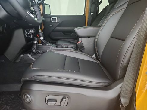 New 2026 Jeep Wrangler Unlimited Sahara AWD/4WD image 19