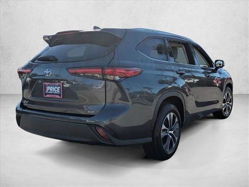 Used 2021 Toyota Highlander XLE image 5