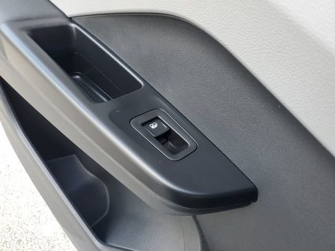 Used 2023 Volkswagen Taos SE w/ Panoramic Sunroof Package FWD image 20
