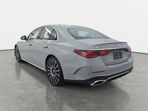 Used 2025 Mercedes-Benz E 350 4MATIC Sedan image 7