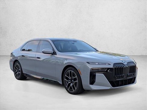 Used 2024 BMW i7 xDrive60 w/ Executive Package AWD/4WD image 3