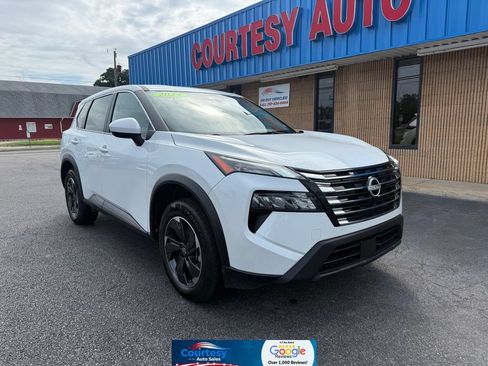 Used 2024 Nissan Rogue SV FWD image 1