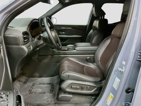 Used 2025 Honda Pilot Black Edition image 22