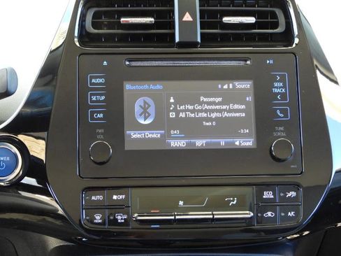 Used 2019 Toyota Prius L Eco image 30