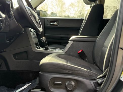 Used 2018 Ford Flex SE image 22