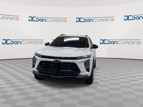 Used 2025 Chevrolet Trax ACTIV w/ Driver Confidence Package FWD image 3