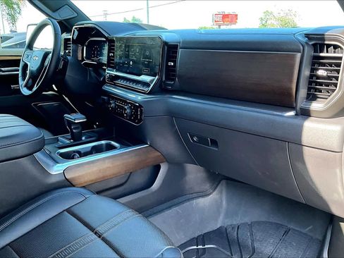 Used 2024 Chevrolet Silverado 1500 High Country w/ High Country Premium Package AWD/4WD image 19