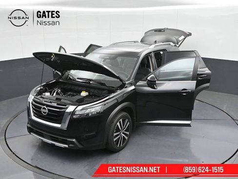 Used 2025 Nissan Pathfinder Platinum AWD/4WD image 61