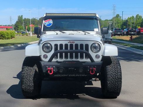 Used 2018 Jeep Wrangler Unlimited Sahara w/ Connectivity Group AWD/4WD image 16