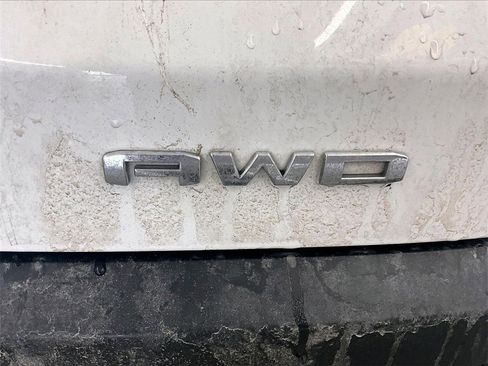 Used 2023 GMC Acadia SLT image 28