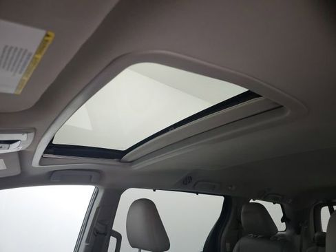 Used 2018 Toyota Sienna XLE image 27