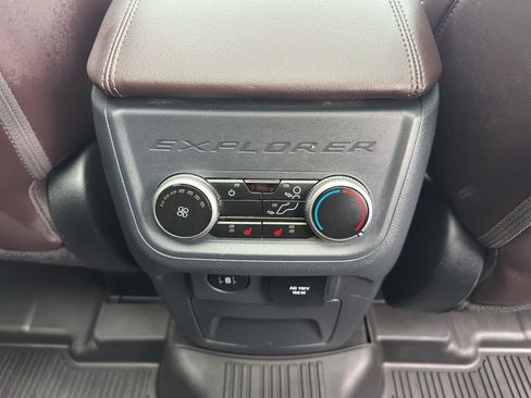 Used 2025 Ford Explorer Platinum AWD/4WD image 33