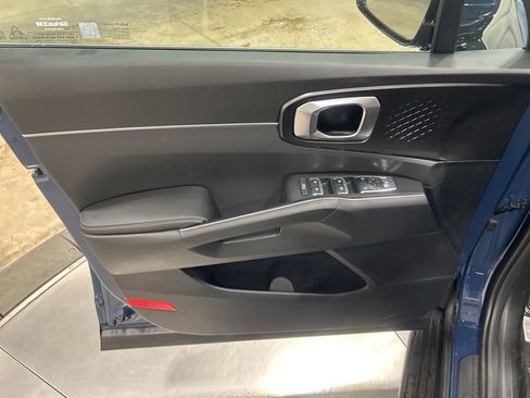 New 2025 Kia Sorento S image 12