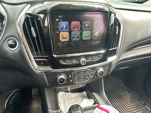 Used 2019 Chevrolet Traverse RS FWD image 14