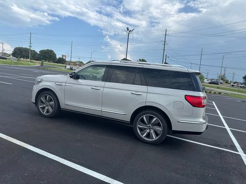 Used 2019 Lincoln Navigator Reserve AWD/4WD image 9