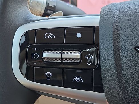Certified 2026 Genesis GV70 2.5T Advanced AWD/4WD image 30