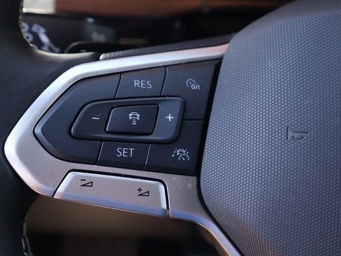 Used 2025 Volkswagen Atlas Cross Sport SE w/ Panoramic Sunroof Package image 23