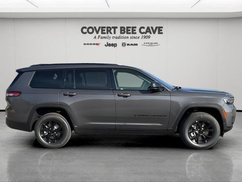 New 2025 Jeep Grand Cherokee L Altitude image 11