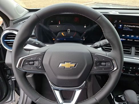 New 2026 Chevrolet Trax LT w/ LT Convenience Package FWD image 13