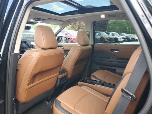 Certified 2023 Nissan Pathfinder Platinum AWD/4WD image 25