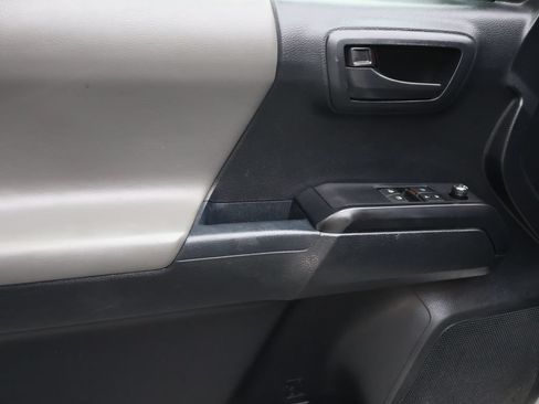 Used 2018 Toyota Tacoma SR RWD image 14