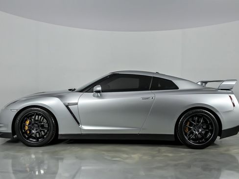 Used 2009 Nissan GT-R Premium image 7