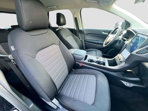 Used 2021 Ford Edge SE image 24
