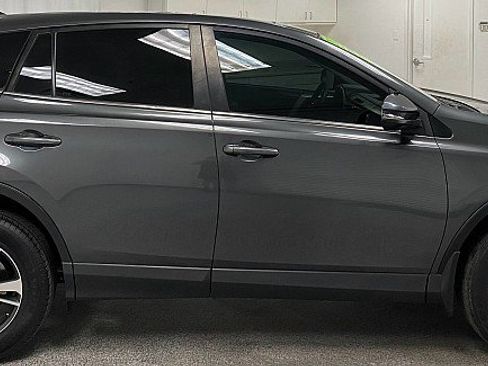 Used 2018 Toyota RAV4 XLE w/ Carpet Mat Package image 4