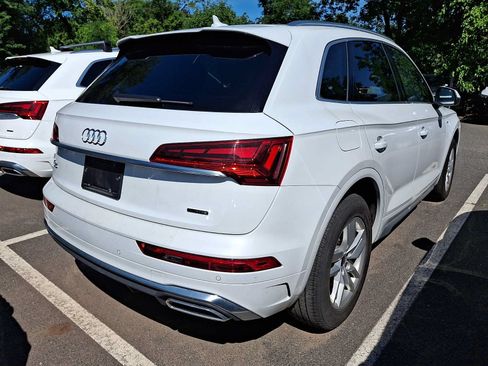 Used 2023 Audi Q5 2.0T Premium w/ Convenience Package AWD/4WD image 2