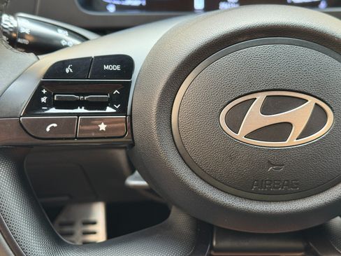 Used 2025 Hyundai Elantra Sport FWD image 19