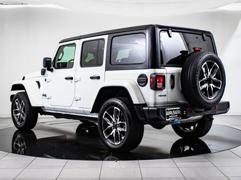 Used 2024 Jeep Wrangler Unlimited image 6