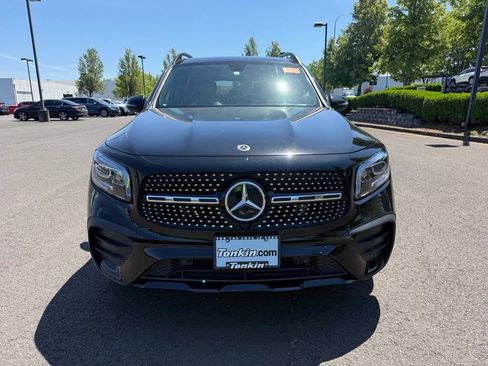 Used 2023 Mercedes-Benz GLB 250 4MATIC image 2