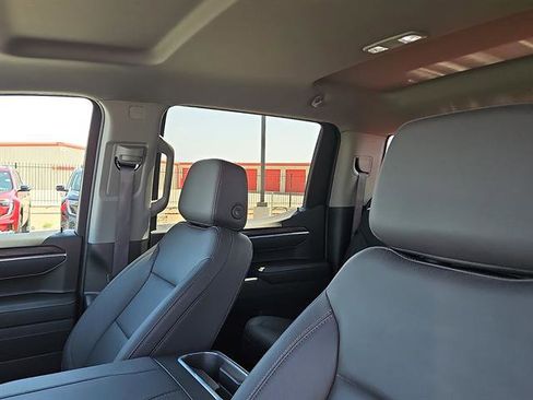 Used 2025 GMC Sierra 1500 SLT image 11