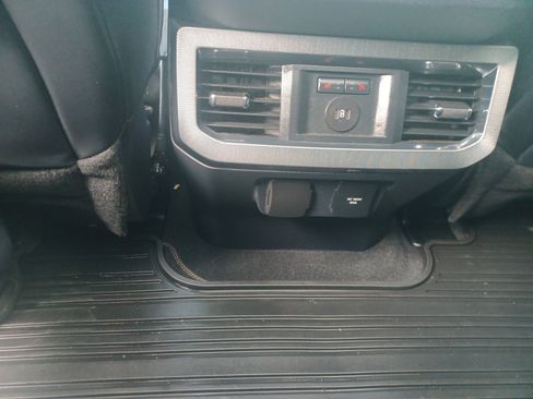 Used 2024 Ford F250 Platinum image 23