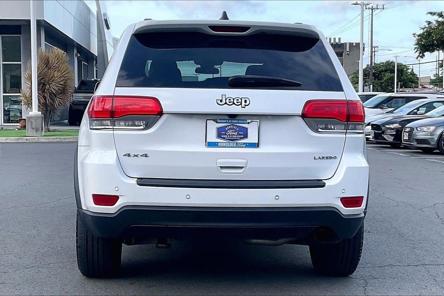 Used 2019 Jeep Grand Cherokee Laredo AWD/4WD image 5