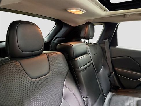 Used 2018 Jeep Cherokee Trailhawk w/ Quick Order Package 27L image 29