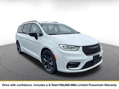 Used 2025 Chrysler Pacifica Limited