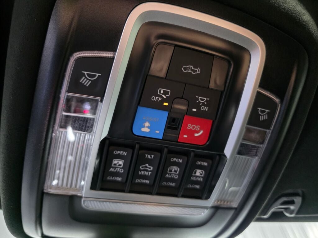 Used 2027 RAM 1500 4x4 Crew Cab image 40