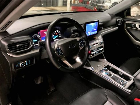 Certified 2023 Ford Explorer XLT w/ Equipment Group 202A image 13