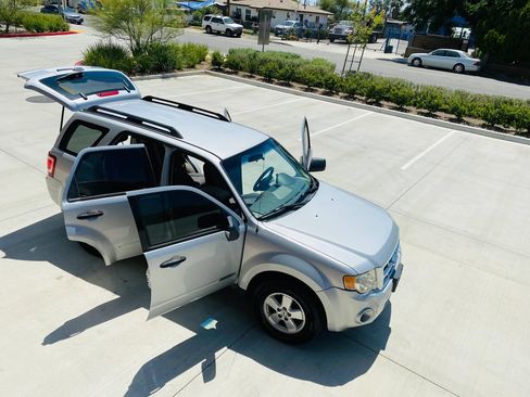 Used 2008 Ford Escape XLS FWD image 12