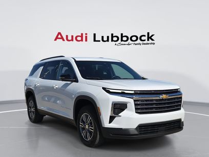Used 2024 Chevrolet Traverse LT