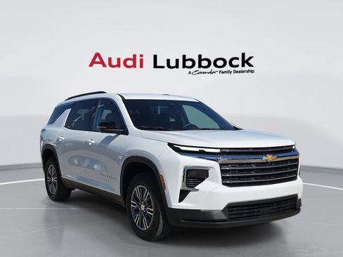 Used 2024 Chevrolet Traverse LT AWD/4WD image 1