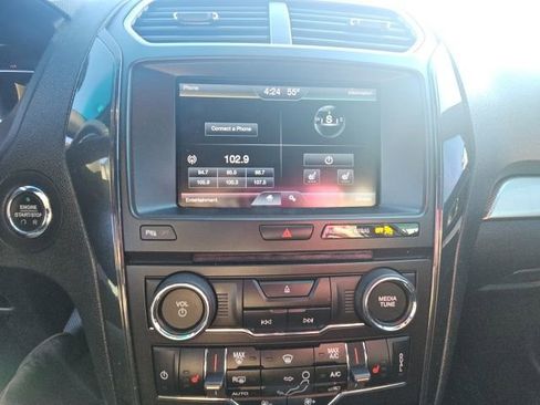 Used 2016 Ford Explorer XLT w/ Equipment Group 202A image 6