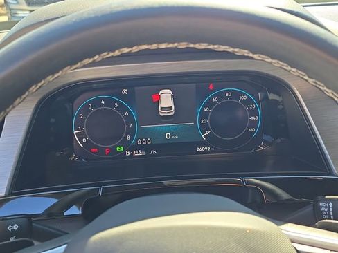 Used 2025 Volkswagen Atlas Cross Sport SE image 32