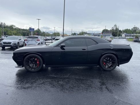 Used 2016 Dodge Challenger SRT w/ Technology Group RWD image 3